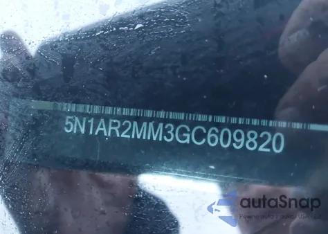 2016 Nissan Pathfinder Platinum z USA, uszkodzony, nr VIN 5N1AR2MM3GC609820